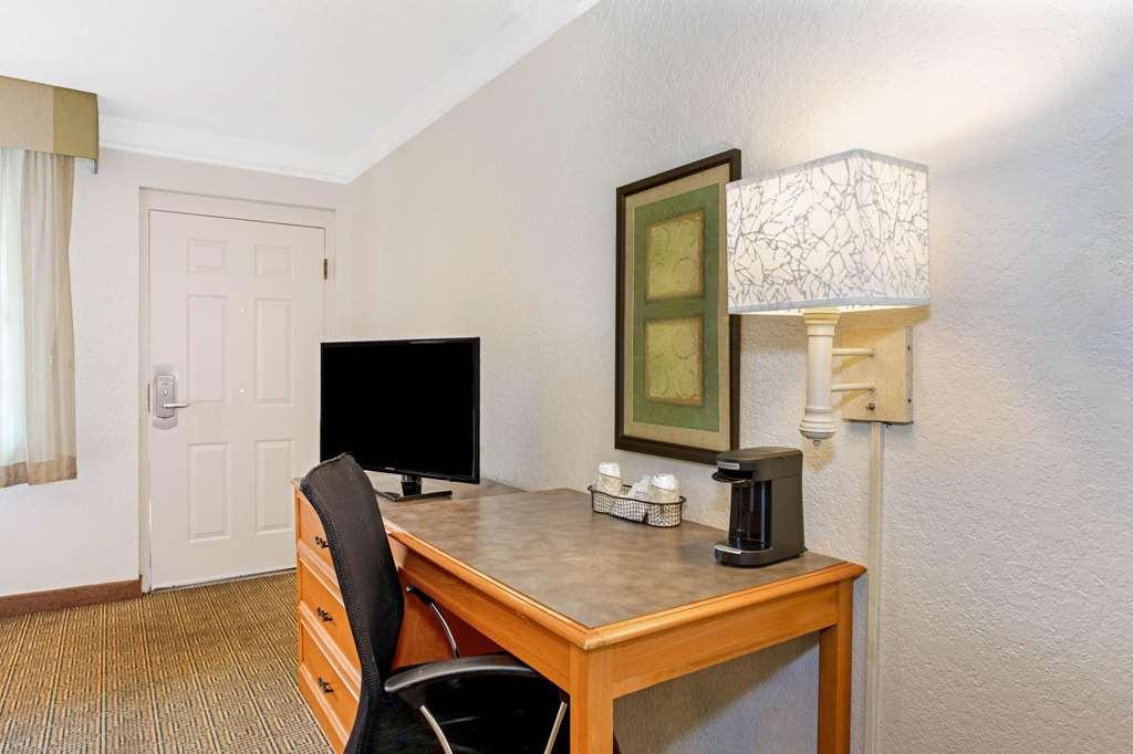 La Quinta Inn By Wyndham Orlando Airport West Bilik gambar